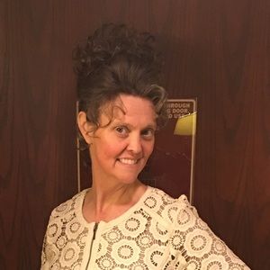 Meet your Posher, Dana